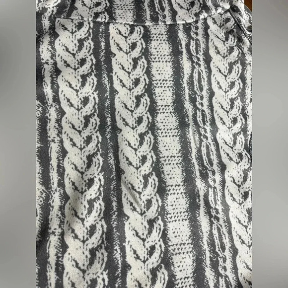 Calia Carrie Underwood Cowl Funnel Neck Pullover White Print Size S? - Picture 3 of 6